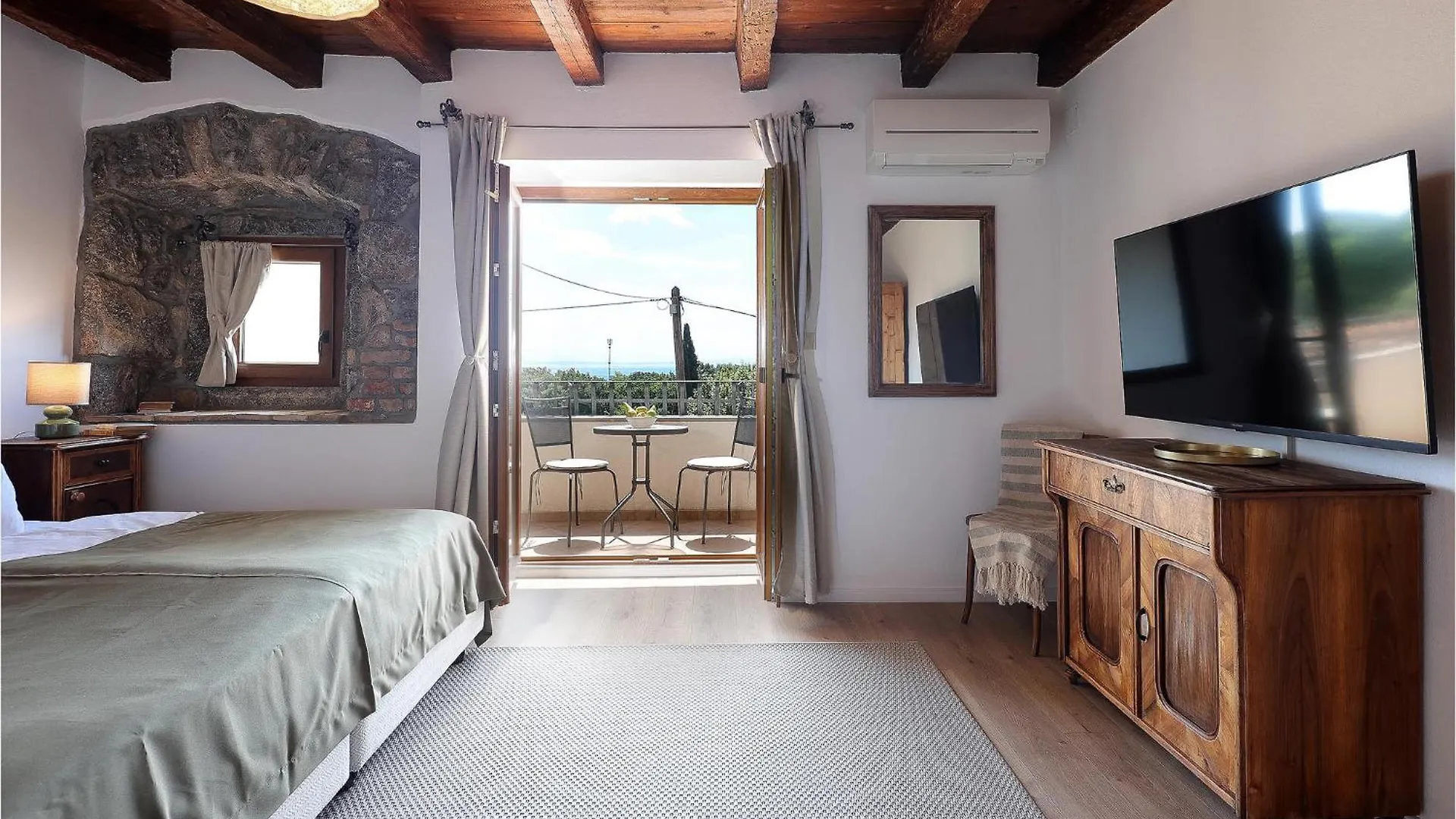 Gorgeous Home In Icici With Jacuzzi Croatia